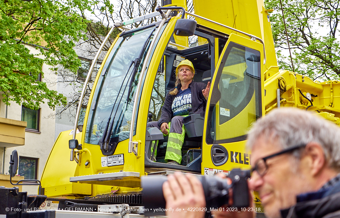 01.05.2023 - Maibaumaufstellung in Berg am Laim